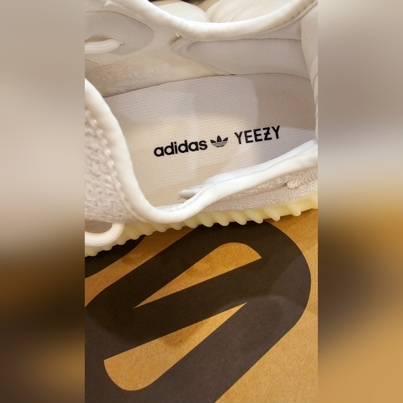 AUTHENTIC Yeezy Boost 350 V2 Adidas C White Sneakers Athletic shoes size 11.5 - Picture 7 of 8